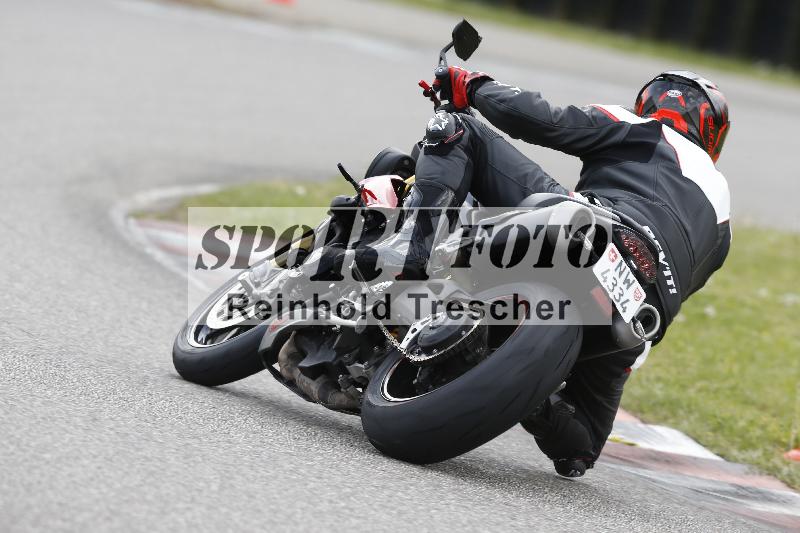 /Archiv-2025/09 22.04.2025 Cornu Master School ADR/rot-rouge/89